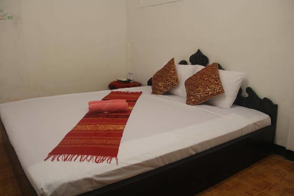 Lpq Backpackers Hostel 루앙프라방 외부 사진