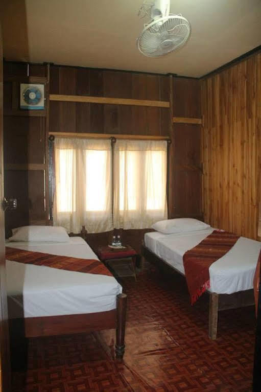 Lpq Backpackers Hostel 루앙프라방 외부 사진