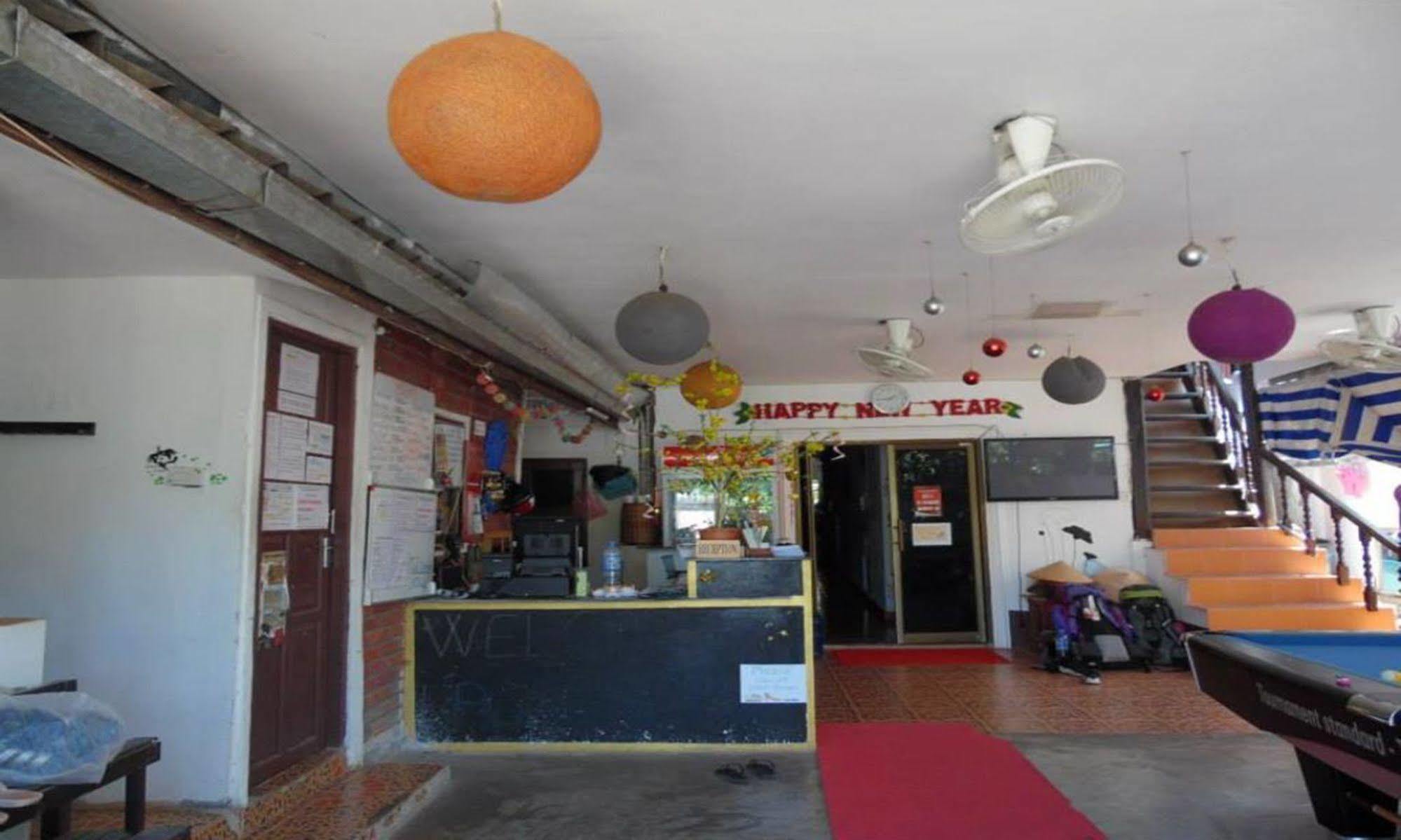 Lpq Backpackers Hostel 루앙프라방 외부 사진
