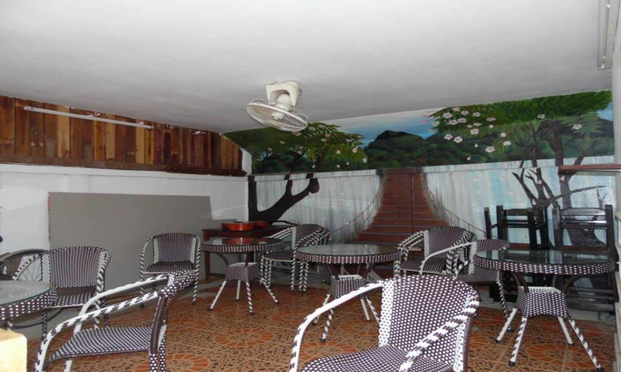 Lpq Backpackers Hostel 루앙프라방 외부 사진