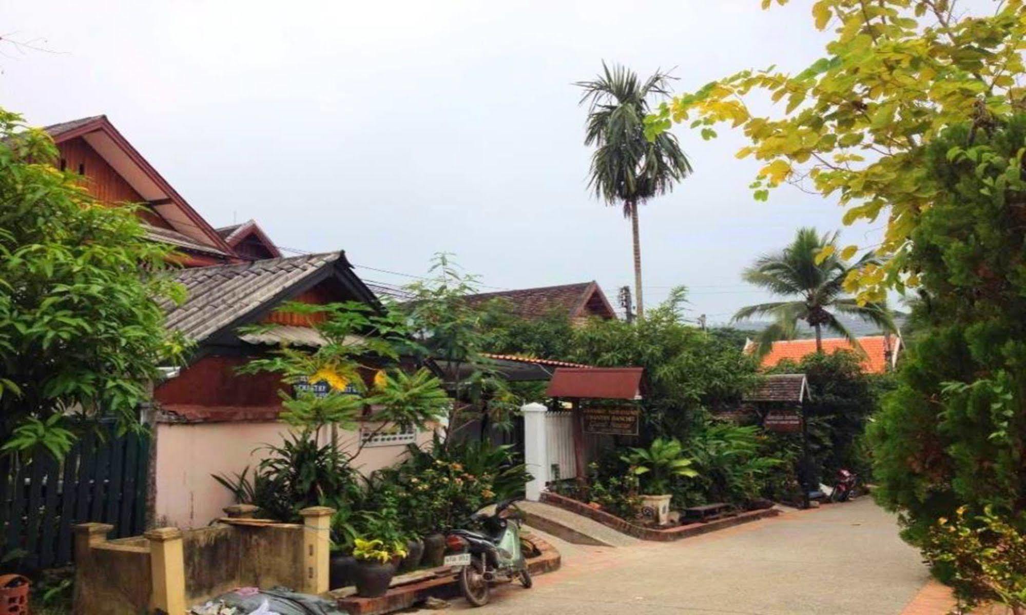 Lpq Backpackers Hostel 루앙프라방 외부 사진