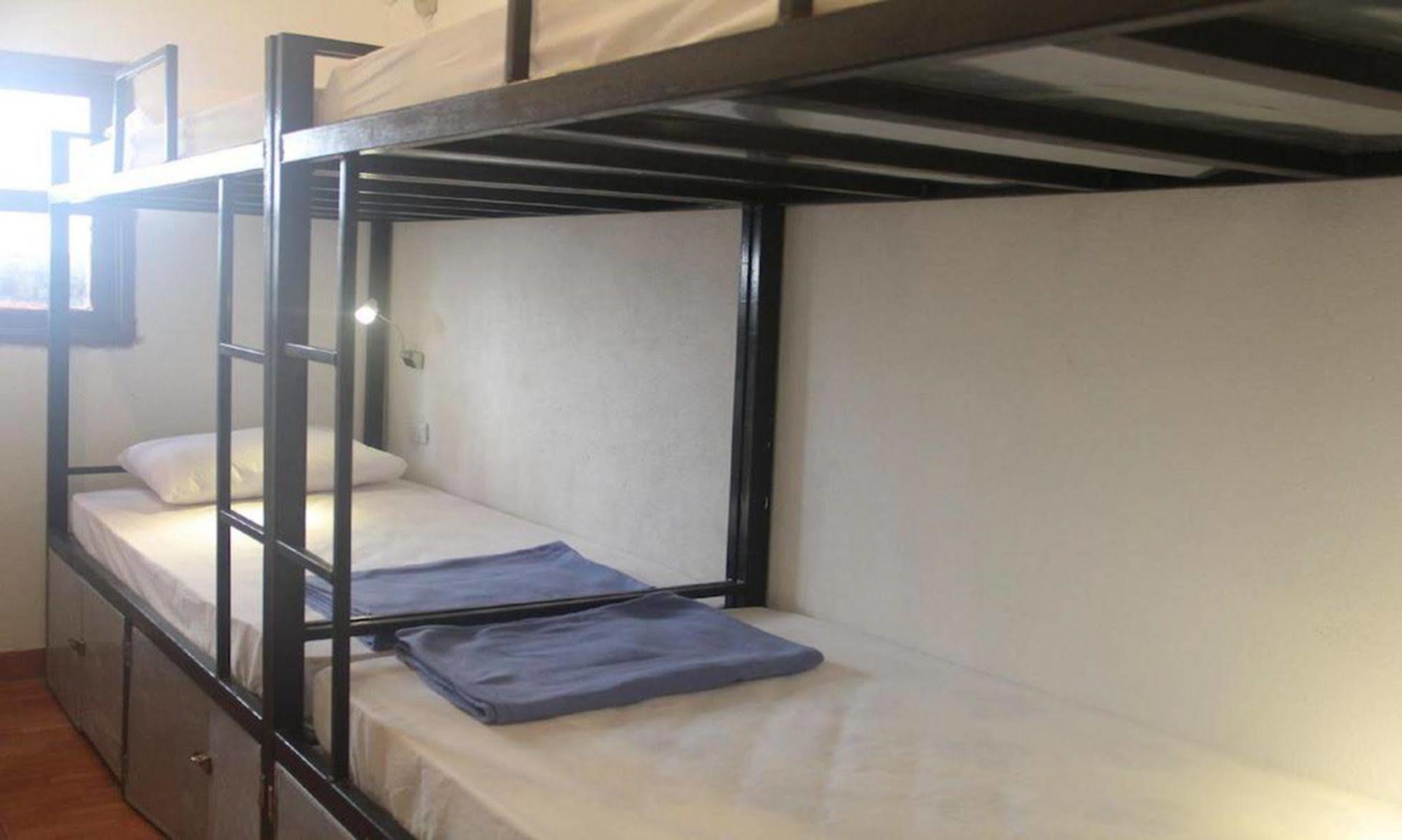 Lpq Backpackers Hostel 루앙프라방 외부 사진