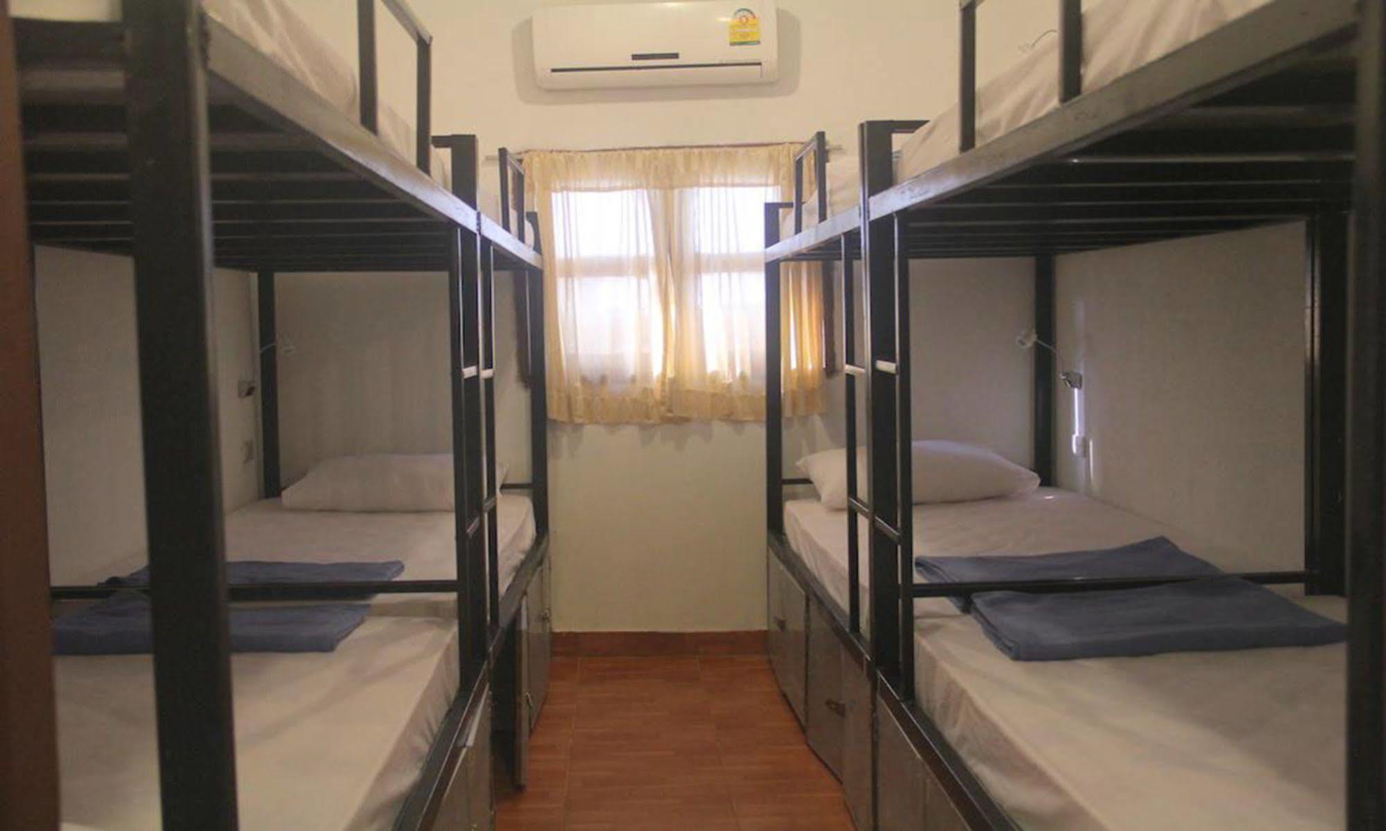 Lpq Backpackers Hostel 루앙프라방 외부 사진