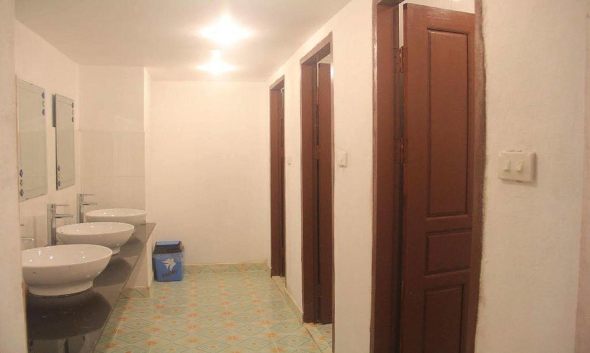 Lpq Backpackers Hostel 루앙프라방 외부 사진