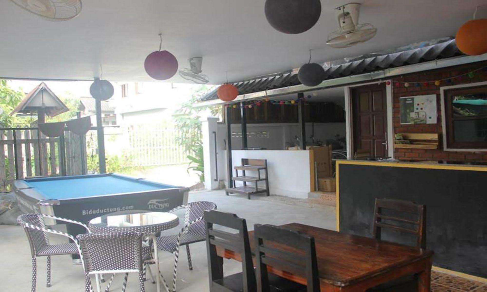 Lpq Backpackers Hostel 루앙프라방 외부 사진