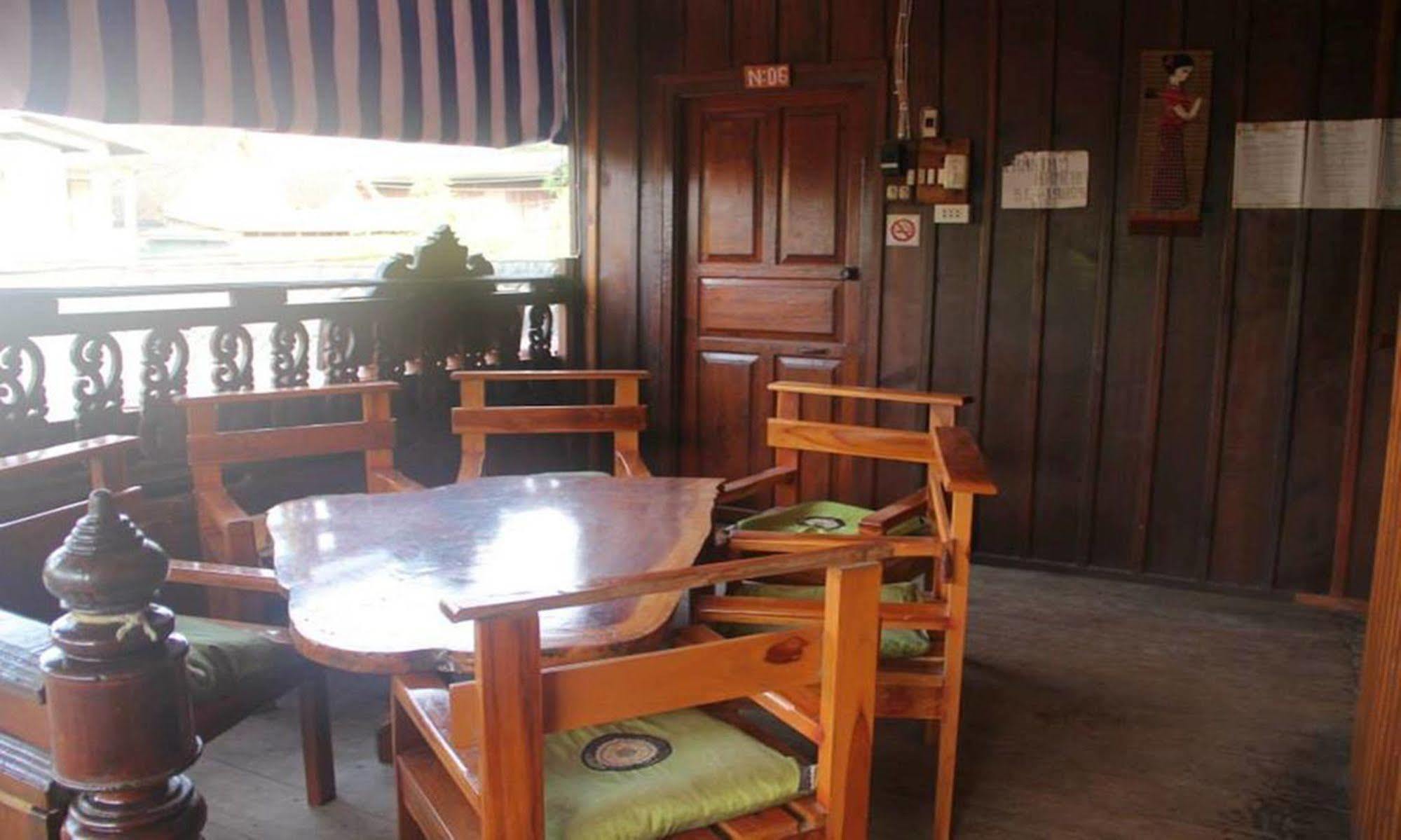 Lpq Backpackers Hostel 루앙프라방 외부 사진