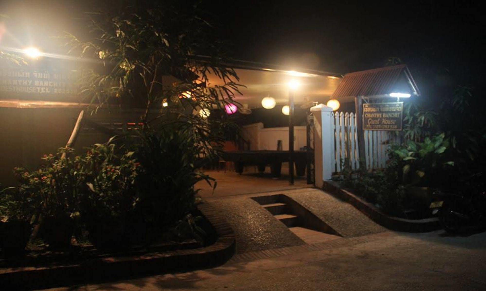 Lpq Backpackers Hostel 루앙프라방 외부 사진